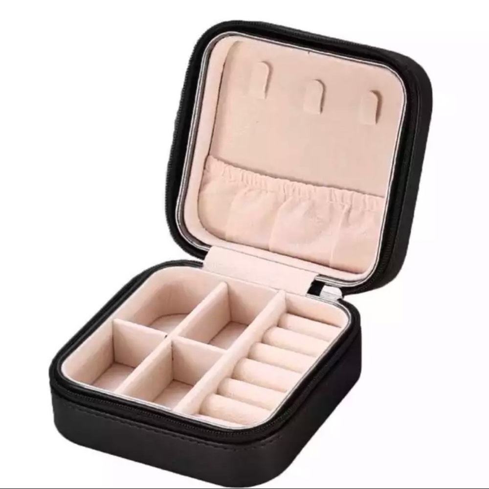 π3/$30 New Travel Jewelry Box - Picture 3 of 6